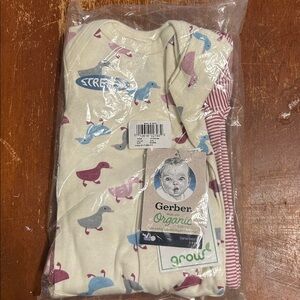 Gerber Newborn N Bodysuit Girl ORGANIC Cotton Onesies…5 piece NWT